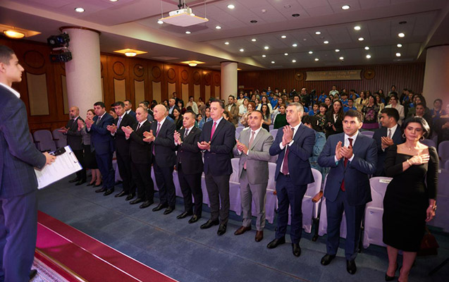 heyder-eliyevin-100-illiyine-hesr-edilen-ebedi-zirve-adli-tedbir-kecirildi