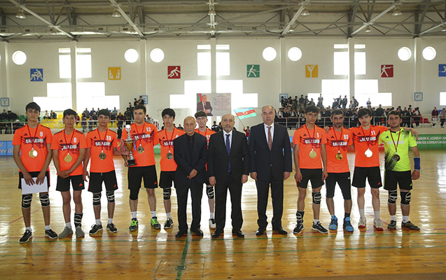 oguzda-heyder-eliyevin-100-illiyine-hesr-edilmis-voleybol-turniri-basa-catdi