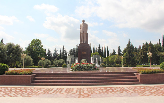 yevlaxda-heyder-eliyevin-100-illiyi-ile-bagli-konfrans-ve-konsert-kecirildi