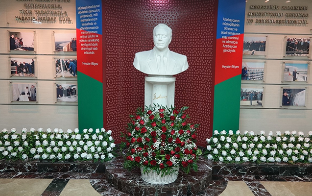 agentlik-heyder-eliyevin-100-illik-yubileyine-hesr-olunmus-tedbir-kecirdi