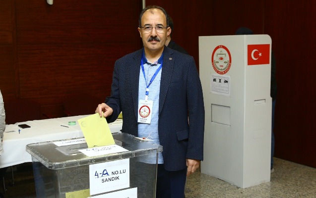 azerbaycandaki-turkiye-vetendaslarinin-sesvermesi-basladi