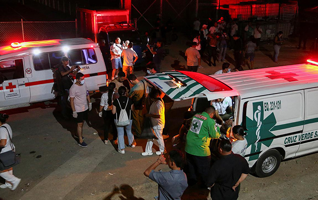 El Salvadorda stadionun girişində izdiham - Ölən və yaralananlar var