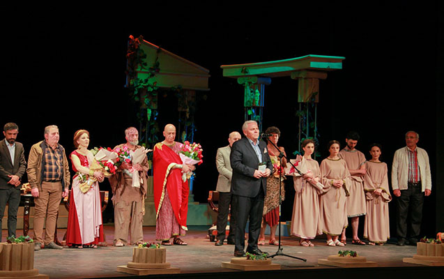seki-dovlet-dram-teatrinda-ezop-tamasasi-maraqla-qarsilandi