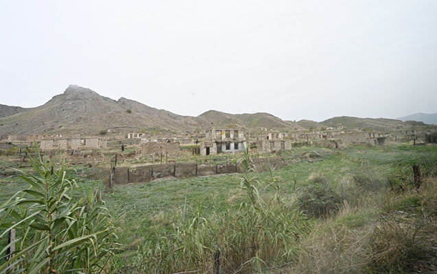 fuzulide-arabasi-ile-basdirilmis-hokmdarin-mezari-tapilib