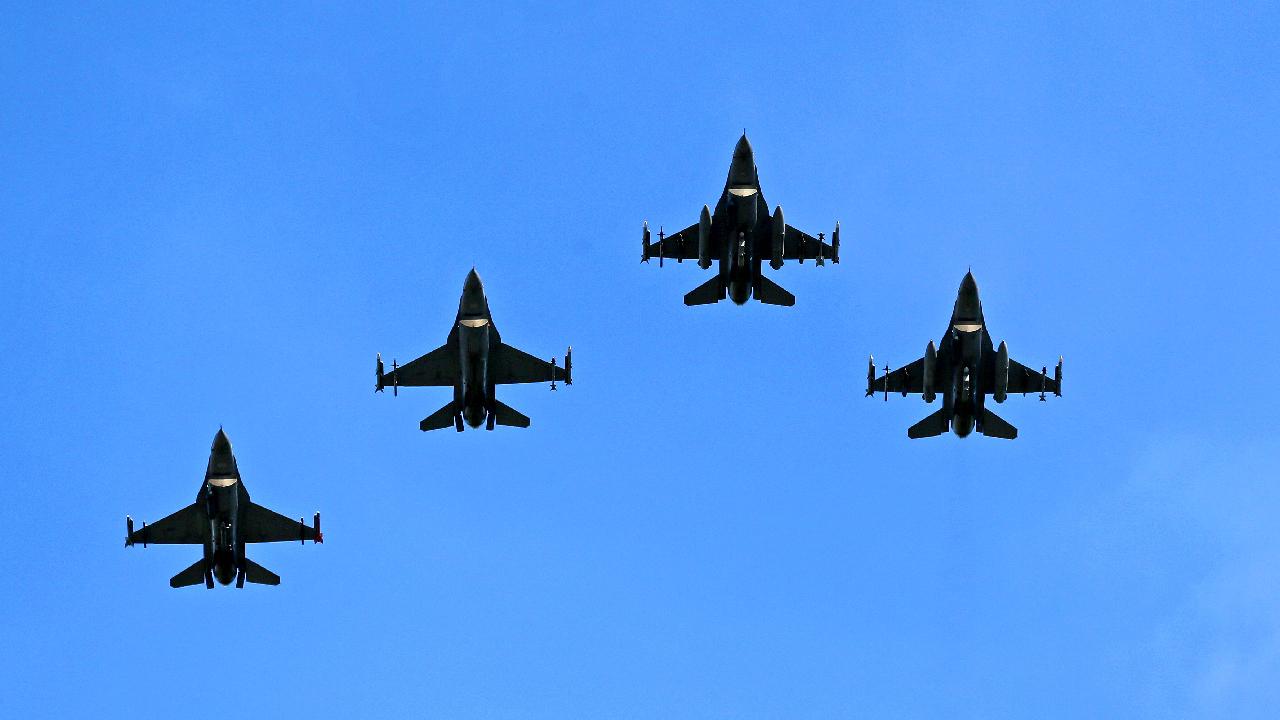 bu-olkede-de-ukraynali-pilotlarin-f-16-telimlerine-baslanildi