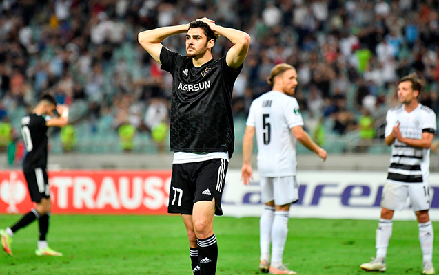 ramil-seydayev-sumqayitin-futbolcusuna-el-qol-atdigi-ucun-ceza-aldi