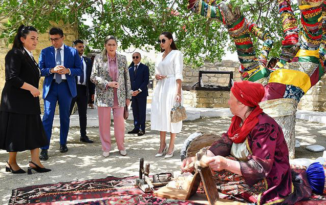 birinci-xanimlar-qala-arxeoloji-etnoqrafik-muzey-kompleksinde-olublar