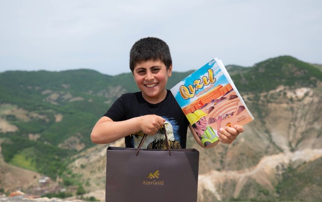 azergold-daskesende-usaqlar-ucun-kitab-sovqati-aksiyasi-kecirib