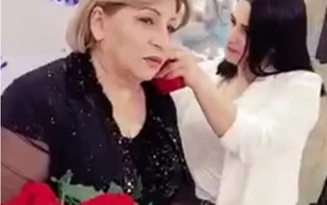 muellimlere-qizil-hediyye-edilen-mekteblerin-direktorlari-cezalandirildi