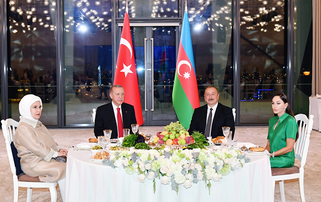 erdoganin-serefine-gulustan-sarayinda-ziyafet-verildi