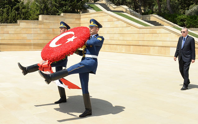 turkiye-prezidenti-sehidler-xiyabaninda