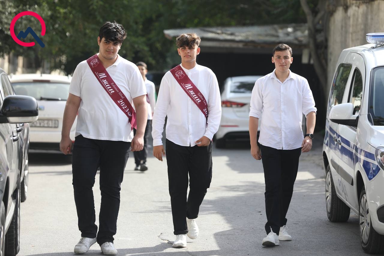 Смех и слёзы на "Последнем звонке" — Фото