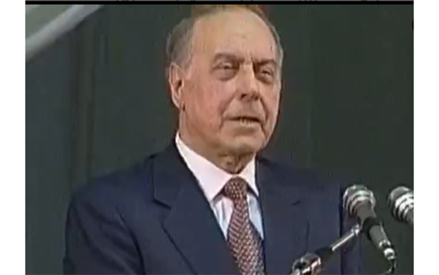 heyder-eliyevin-en-cox-sevdiyi-seiri-seslendirdiler