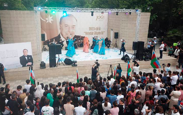yevlaxda-milli-qurtulus-gunune-hesr-olunmus-konsert-kecirildi