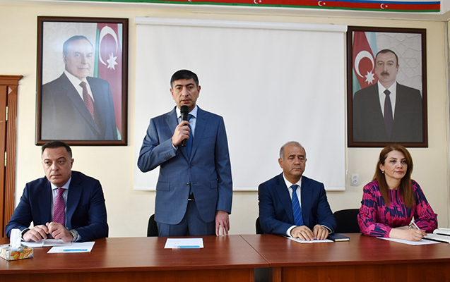 elsad-hesenov-sakinlerin-deveti-ile-qezali-binaya-getdi