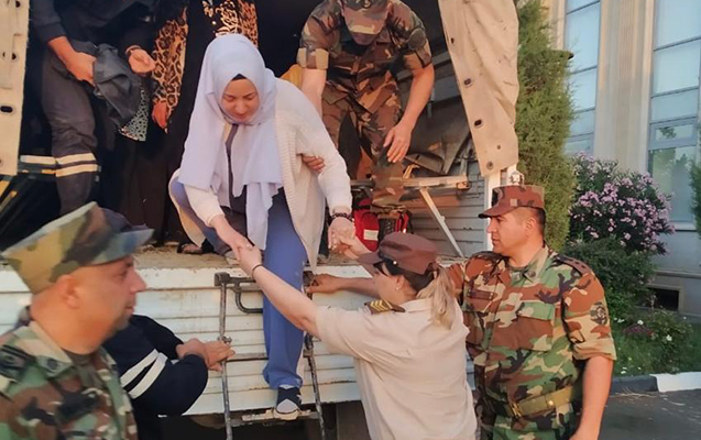 saatlarla-avtobusda-komeksiz-qalanlar-xilas-edildi