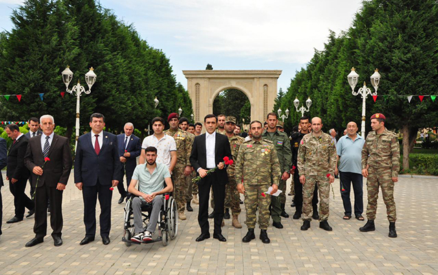 deputat-qazilerle-gorusdu