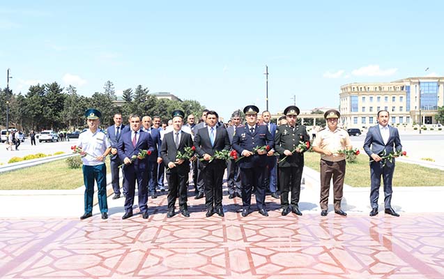 neftcalada-dovlet-qulluqcularinin-pese-bayrami-qeyd-olundu