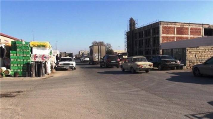 bakinin-en-boyuk-bazarlarindan-biri-kocurulerse