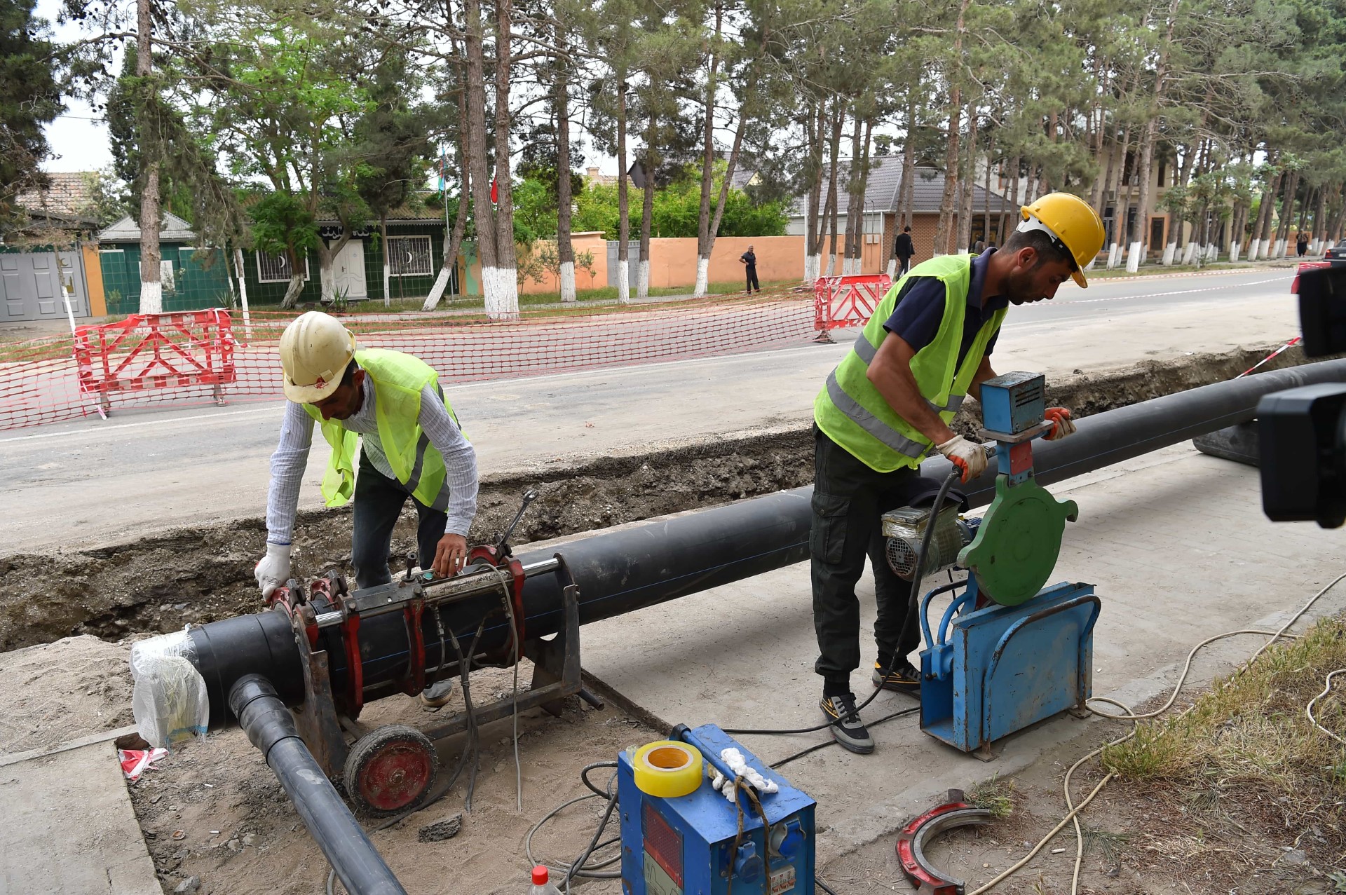 neftcalada-paylayici-sebekelerin-tikintisi-davam-etdirilir