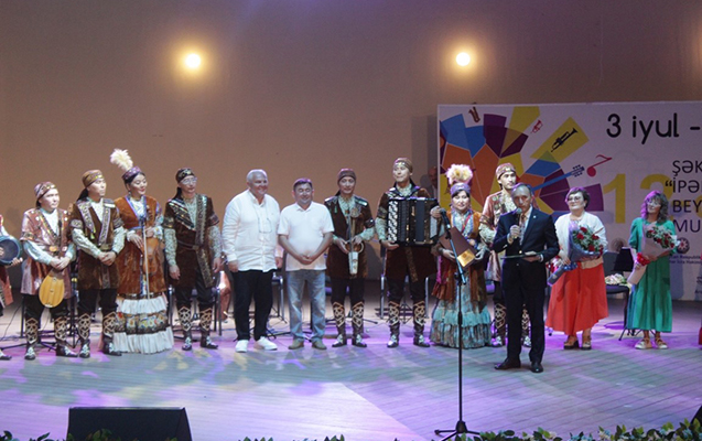 qazaxistanin-folklor-ve-reqs-ansambllari-seki-festivalinda