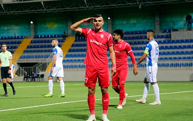 azerbaycanli-futbolcu-irevana-gedir