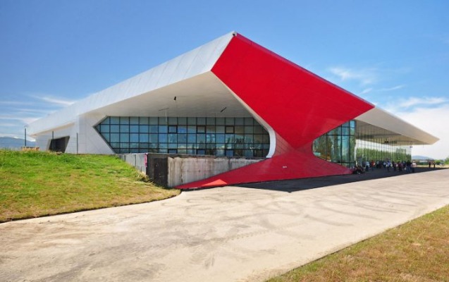 kutaisi-aeroportu-fealiyyetini-berpa-etdi