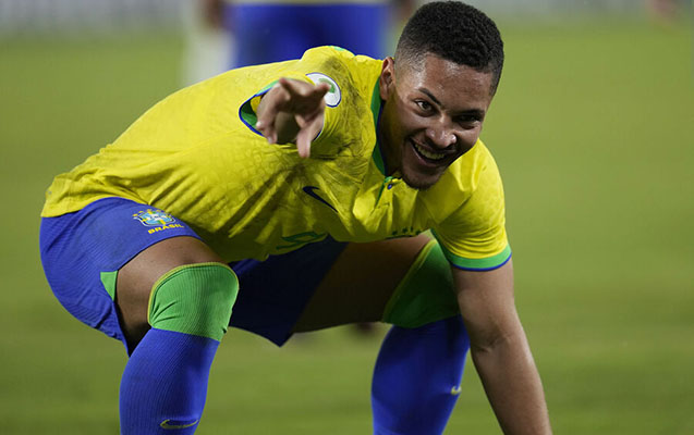 barselona-18-yasli-hucumcu-ile-muqavile-imzaladi