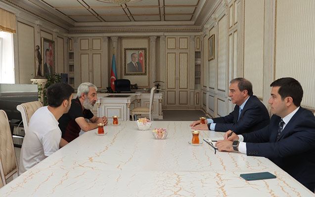 niyazi-bayramov-i-qrup-qarabag-elili-zaur-qedimovla-gorusdu