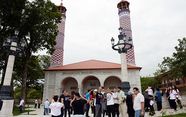 vaqif-poeziya-gunlerinin-istirakcilari-susanin-tarixi-medeni-mekanlarinda