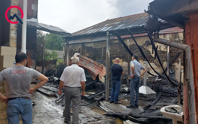 ismayillida-evler-ve-magazalar-yandi