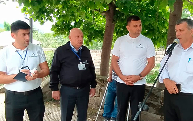 aciq-mikrofon-aksiyasi-qaz-xetti-yeni-cekilmis-qumux-kendinde