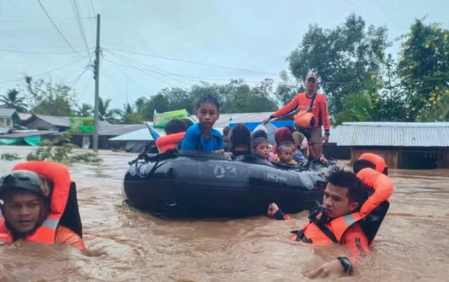 filippinde-tropik-firtina-13-neferin-heyatina-son-qoyub