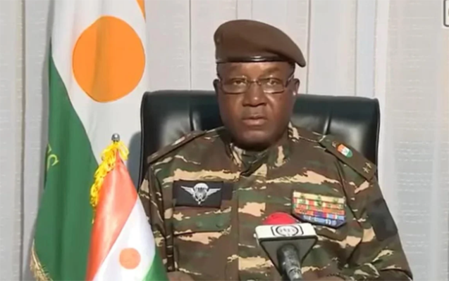 nigerde-general-ozunu-prezident-elan-etdi