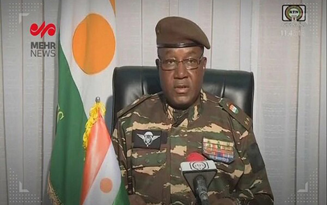 nigerde-hakimiyyeti-ele-keciren-qiyamcilardan-fransa-ile-bagli-qerar