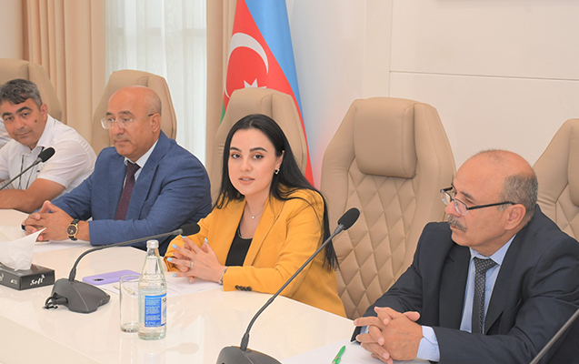 sabuncuda-heyder-eliyev-ve-azerbaycan-dili-movzusunda-deyirmi-masa-kecirildi