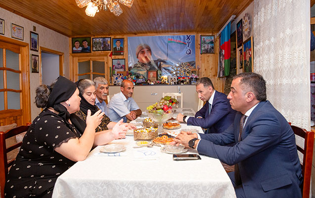nazir-sehid-ailelerinin-evine-getdi