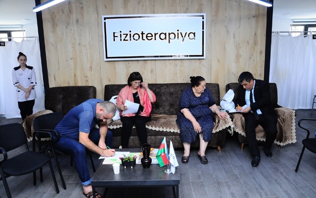 naftalana-gelen-turistler-burada-mall-tikilmesini-isteyirler