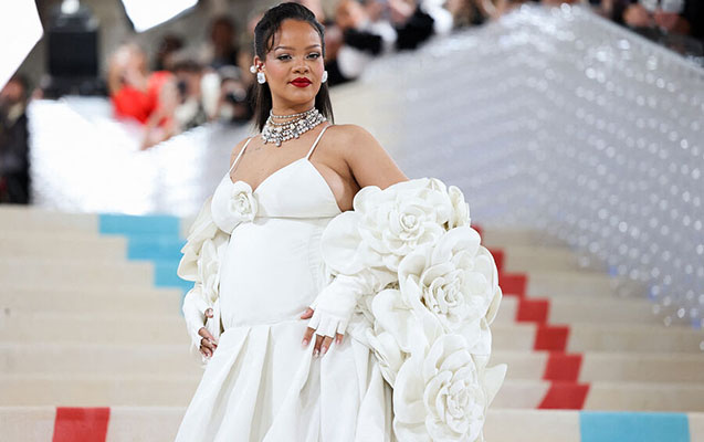 rihannanin-qizi-oldu