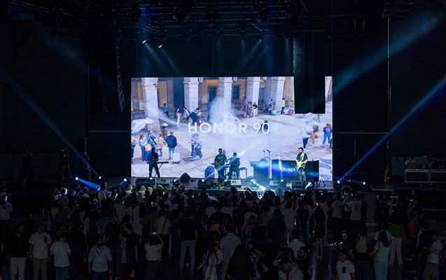 200-meqapikselli-honor-90-smartfonunun-musiqili-teqdimati