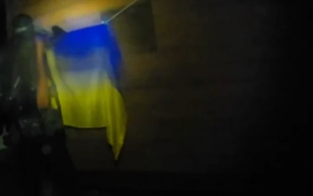 krimda-ukrayna-bayragi-asildi