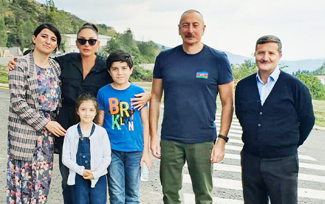Balaca qız Prezident və xanımını evlərinə dəvət etdi