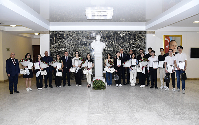 xetaide-yuksek-bal-toplayan-genclerle-gorus-kecirildi