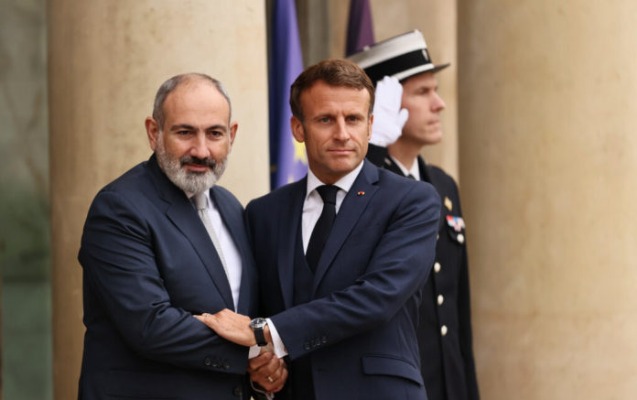 makron-pasinyanla-telefonla-danisdi