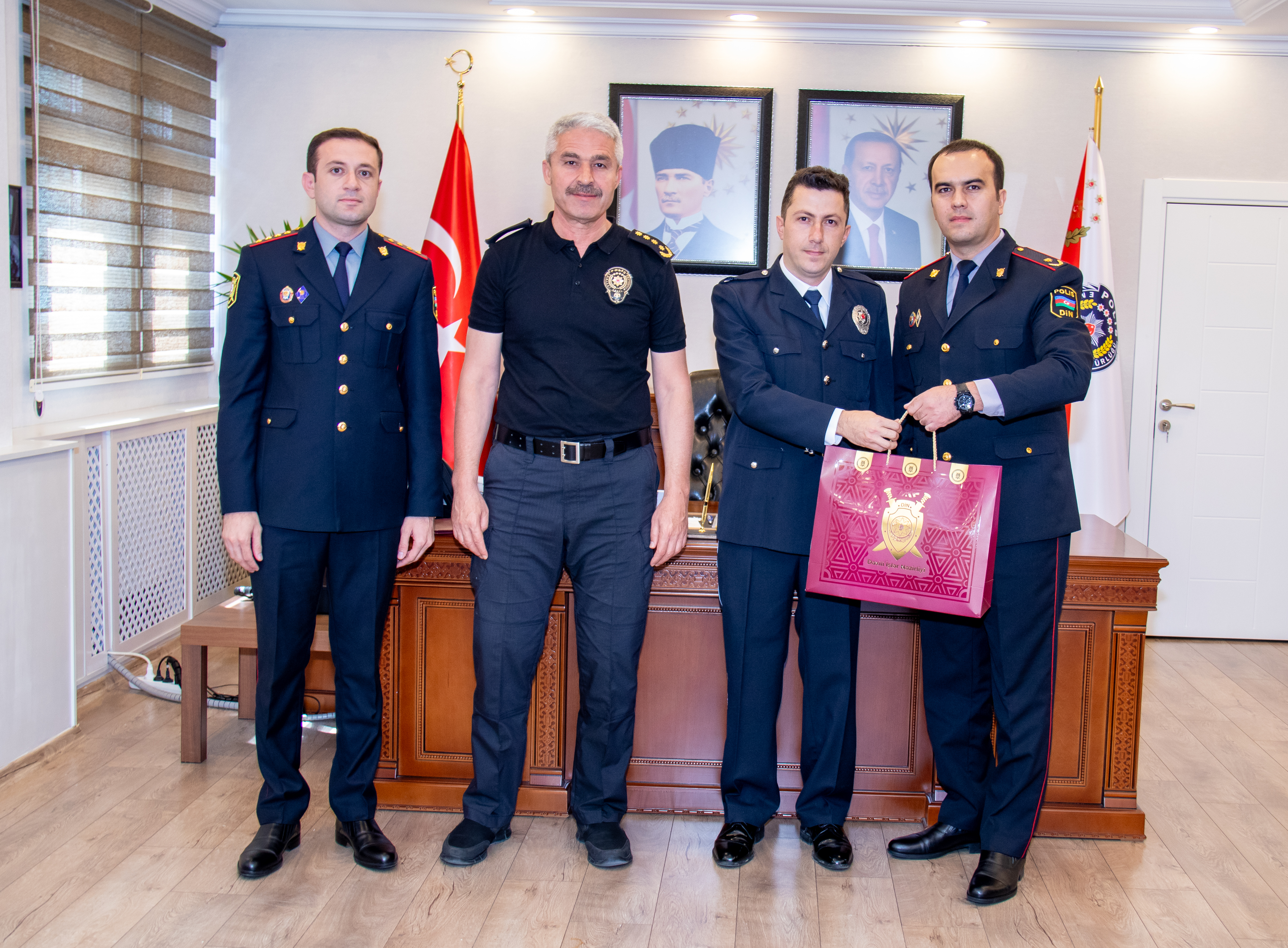 vilayet-eyvazov-turkiyeli-polisi-teltif-etdi