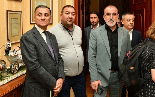 yerli-ve-beynelxalq-media-numayendelerinin-istiraki-ile-netvorkinq-kecirilib