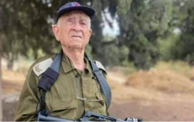 95 yaşlı israilli ordu sıralarına könüllü yazıldı