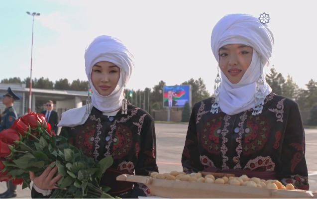 Prezident Qırğızıstanda belə qarşılandı