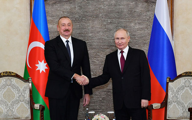 ilham-eliyev-putinle-gorusdu