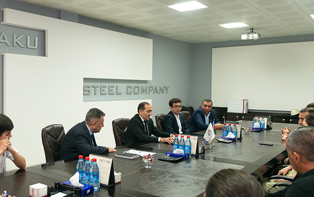 baku-steel-company-emekdaslarinin-yuksek-balla-ali-mekteblere-qebul-olunan-ovladlarini-mukafatlandirib